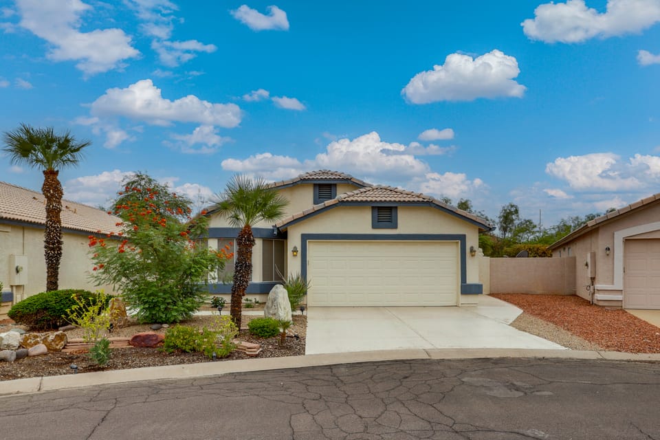 Near Golf & Outdoor Fun! West Valley Retreat House in Glendale