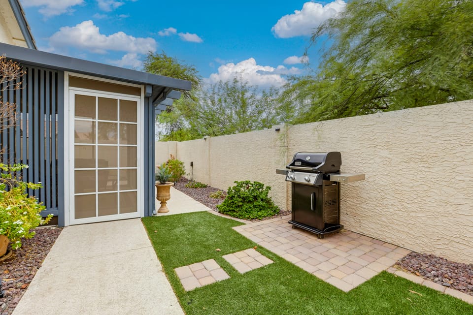 Near Golf & Outdoor Fun! West Valley Retreat House in Glendale