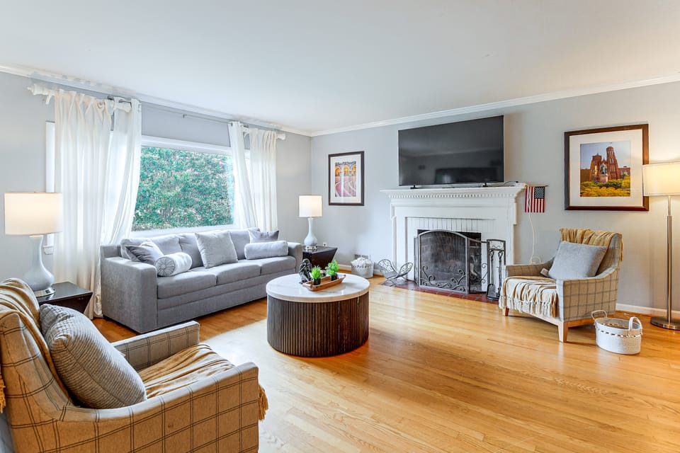 Large Deck & Yard w/ a View! Family Home Near DC House in White Oak