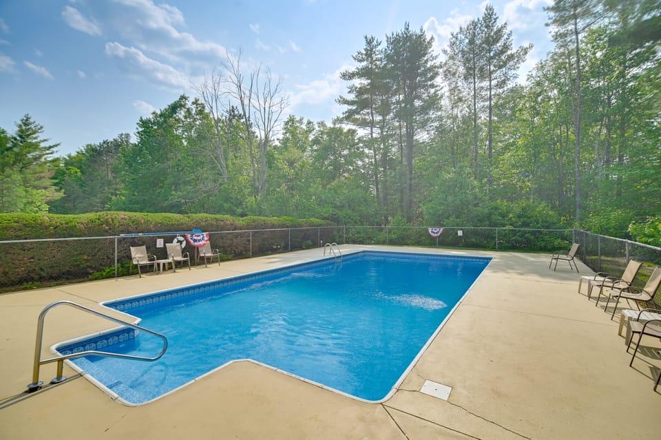 Mountain-View Cedar Creek Condo w/ Trail Access Apartment in North Conway