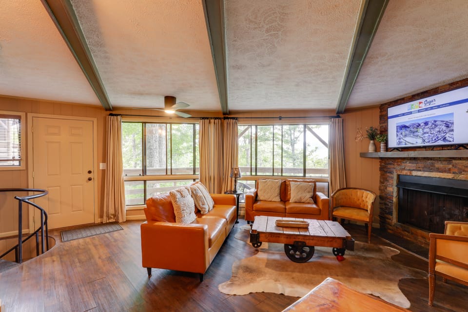1 Mi to Sugar Mtn Resort: 'The Treehouse Lodge' Apartment in Sugar Mountain