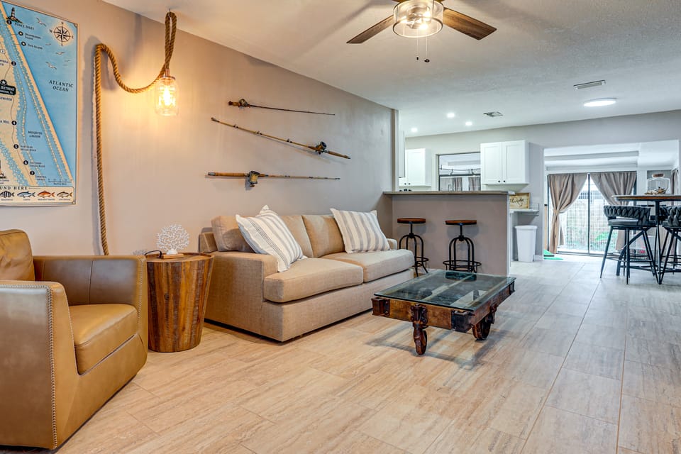 Boat Ramp, Fishing Pier & Game Room Retreat House in Edgewater