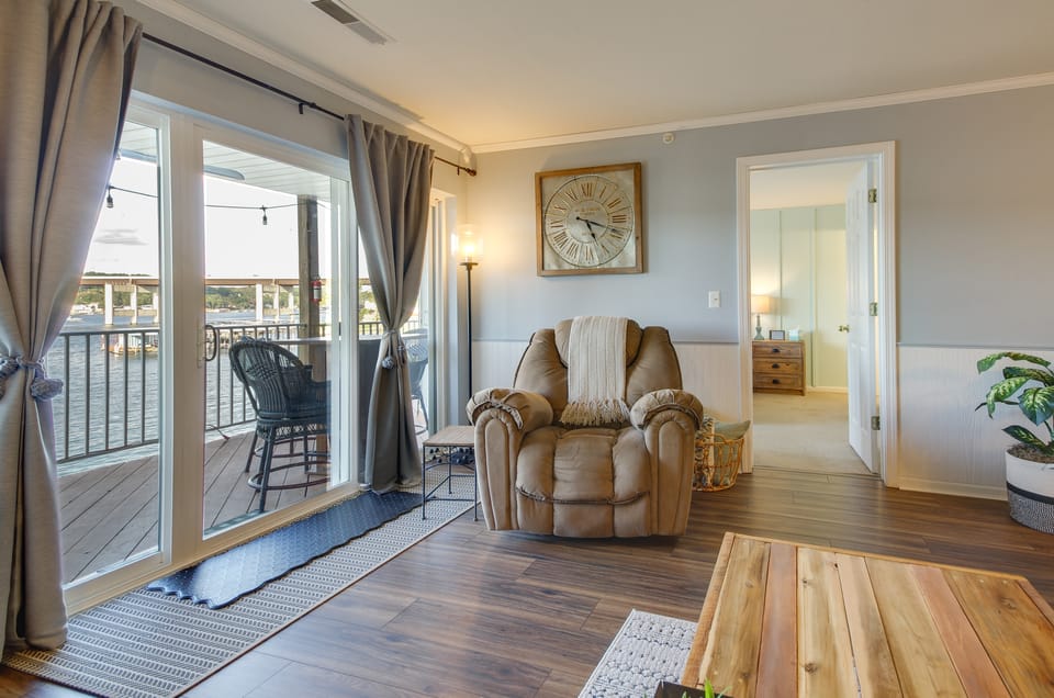 Lake of the Ozarks Condo w/ Waterfront Balcony Apartment in Lake of the Ozarks