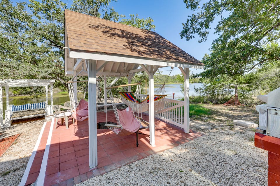 Lake Days & Fireside Nights: Somerville Retreat! House in Texas
