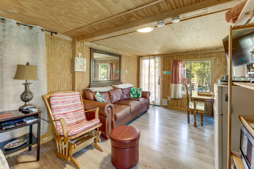Lake Days & Fireside Nights: Somerville Retreat! House in Texas