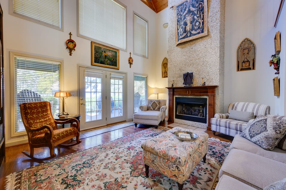 Luxury, 2 Master Suites, Fire Pit, Kayaks House in Lake Sinclair