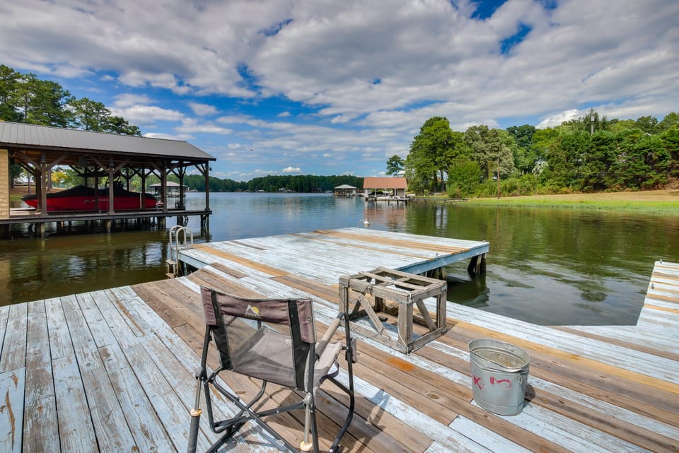 Deep-Water Lake Sinclair Escape in Quiet Cove House in Lake Sinclair