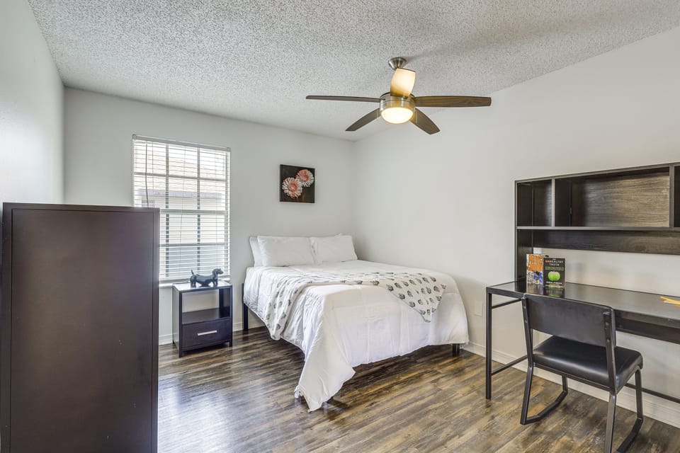 2 Mi to University of Florida! Unit w/ Pool Access Apartment in Gainesville
