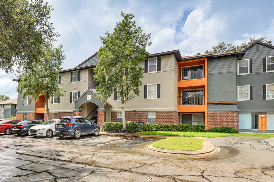 Gateway to UF & Dtwn Gainesville! Condo w/ Pool Apartment in Gainesville