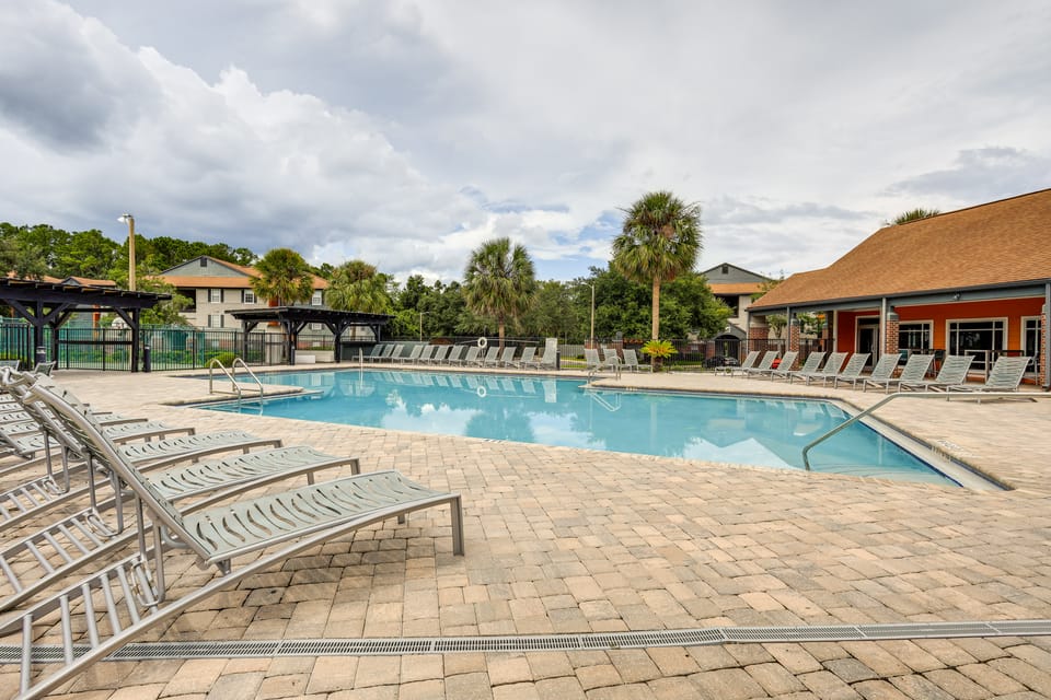 Gateway to UF & Dtwn Gainesville! Condo w/ Pool Apartment in Gainesville