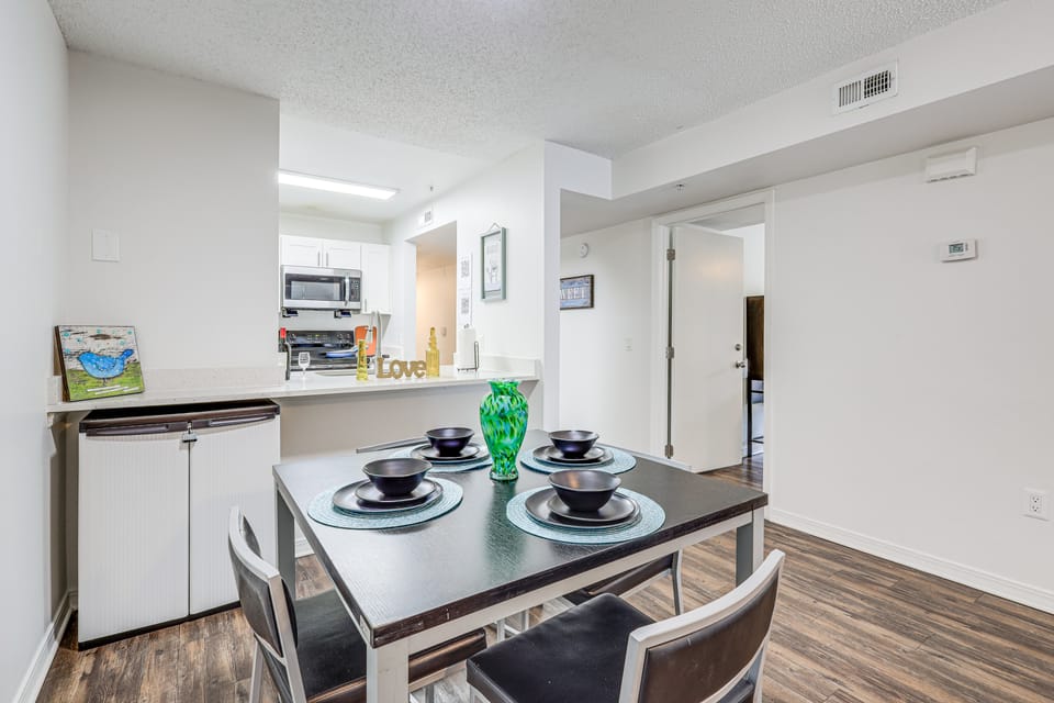 Gateway to UF & Dtwn Gainesville! Condo w/ Pool Apartment in Gainesville