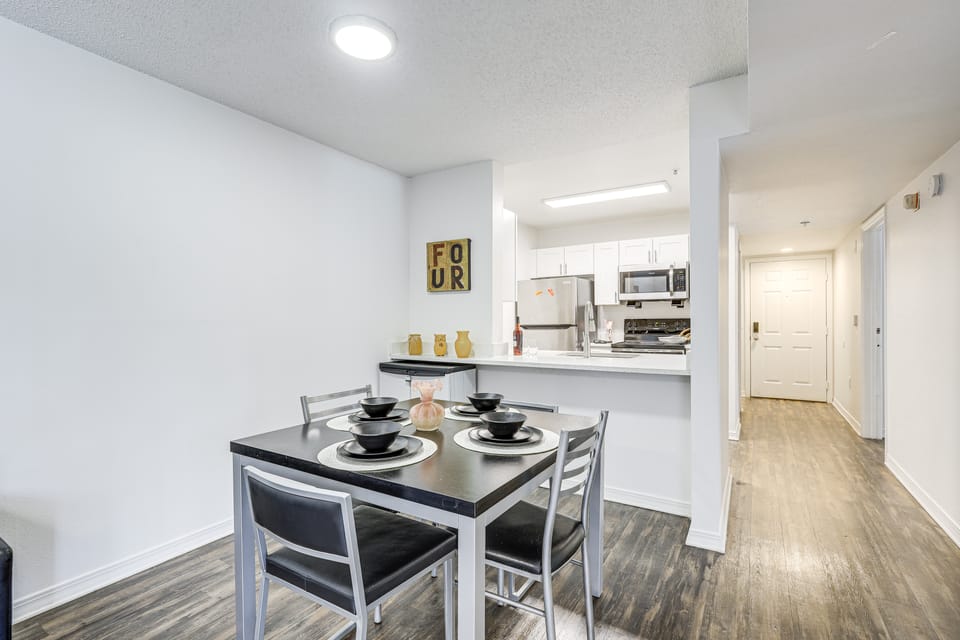 Work, Explore & Unwind! Condo 2 Mi to UF Apartment in Gainesville
