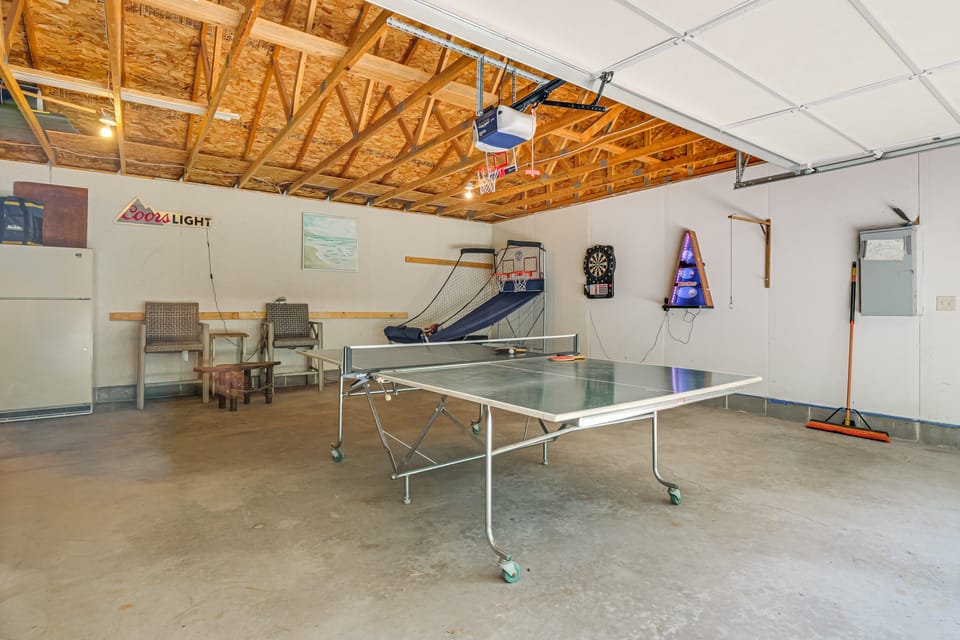 Gilmore Lake Family Escape w/ Game Room & Dock! House in Wisconsin