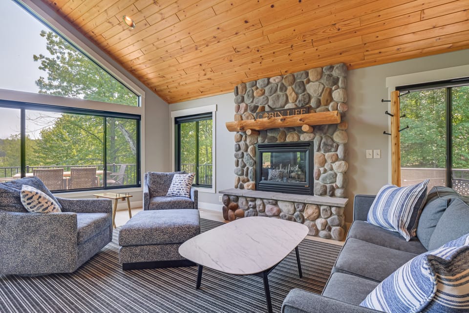 Gilmore Lake Family Escape w/ Game Room & Dock! House in Wisconsin