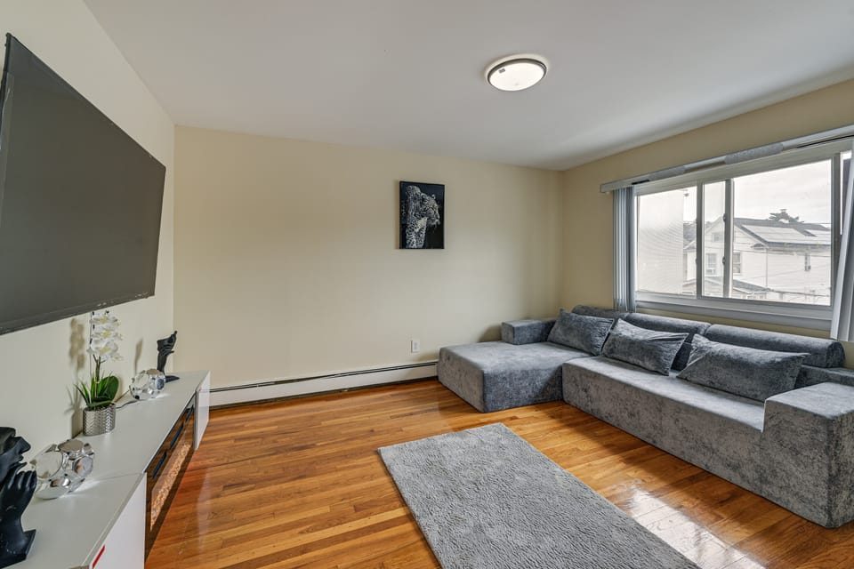 3 Mi to JFK: Convenient NYC Base w/ Shared Patio Apartment in Springfield Gardens