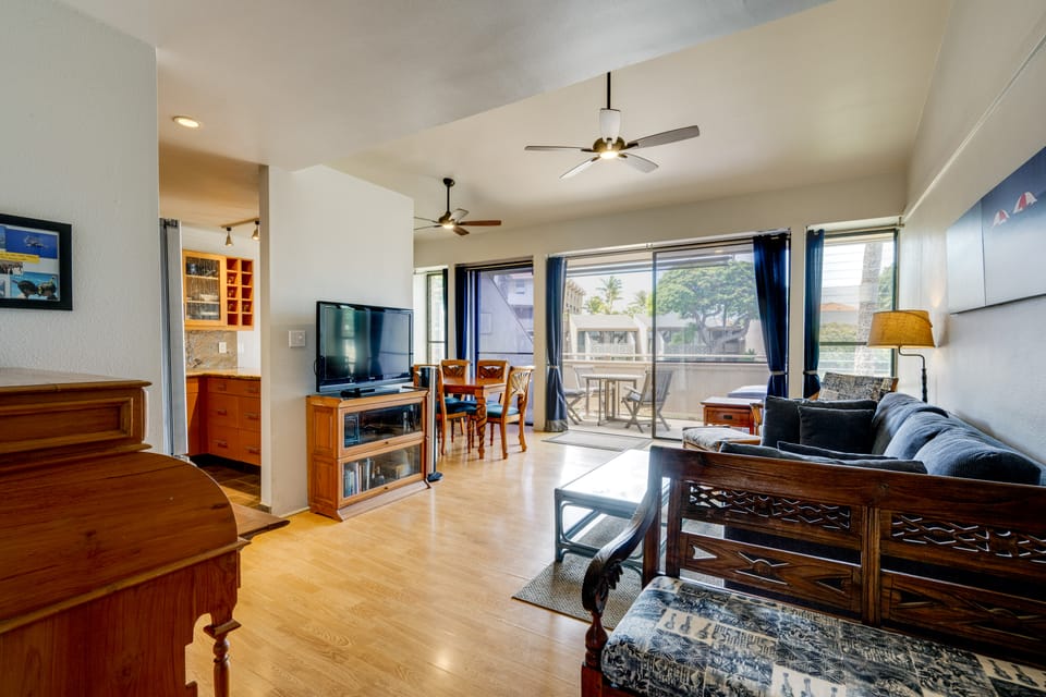 Oceanside Oasis: Pvt Balcony, Pool, Hot tub, Beach Apartment in Kihei