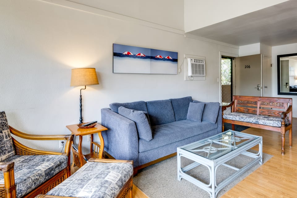 Oceanside Oasis: Pvt Balcony, Pool, Hot tub, Beach Apartment in Kihei