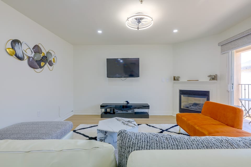 Extended Stay Near Beaches & LA Commuter Routes Apartment in Los Angeles