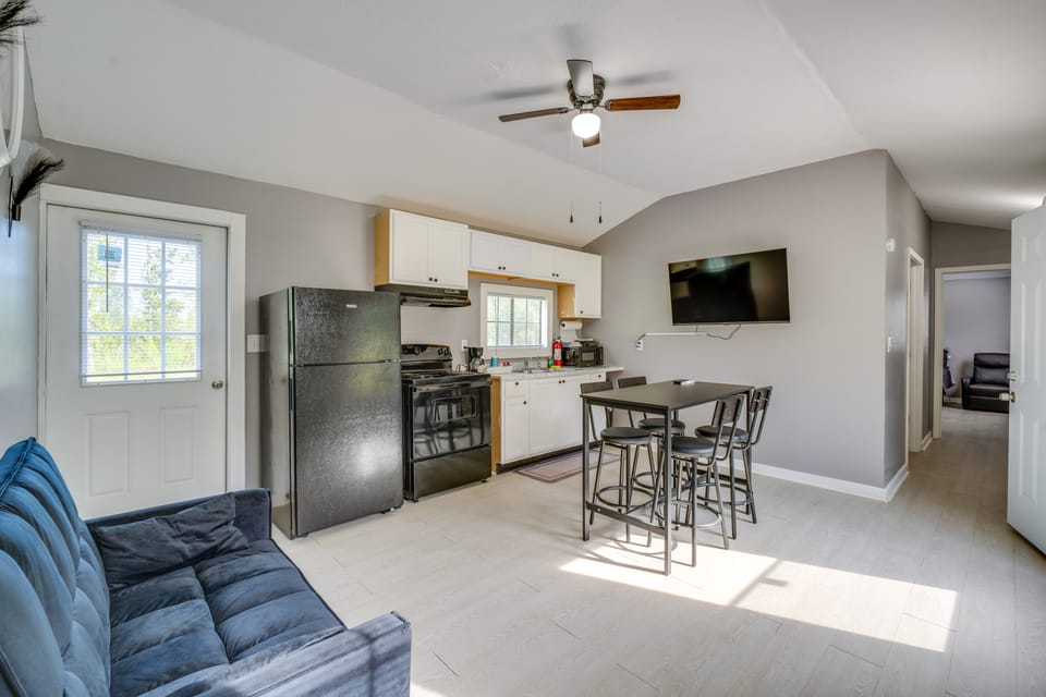 Dual-Deck Canton Escape w/ Spacious Yard! House in Mississippi