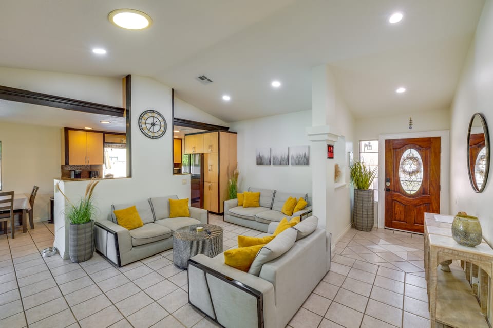 Indio Paradise: 4-Bedroom Home w/ Resort-Like Pool House in La Quinta