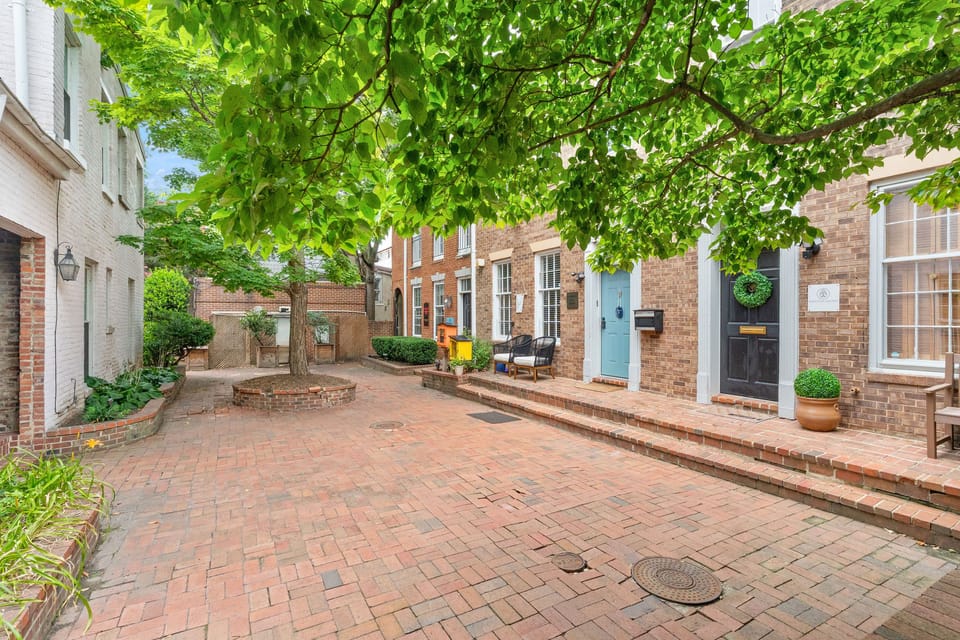 Walk to Waterfront! Old Town Alexandria Escape Apartment in Alexandria