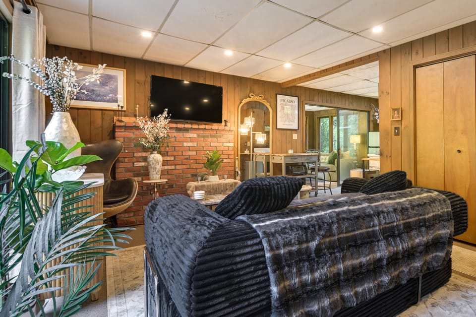 Patio, Sunroom!  Forest Retreat Near North Conway House in Conway