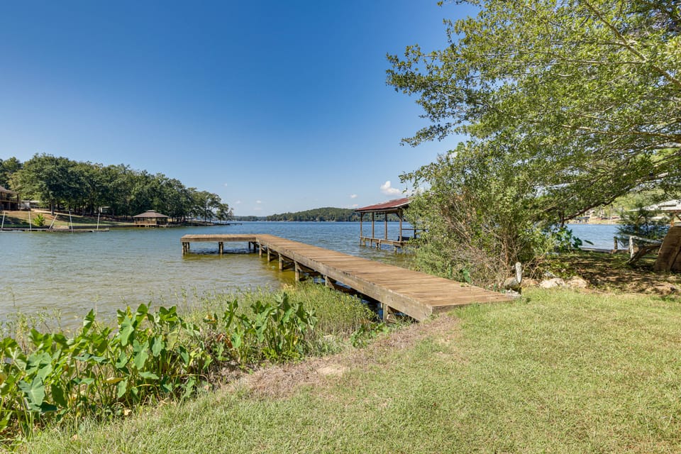 Boat Dock! Lakefront Family Retreat in Talladega House in Logan Martin Lake