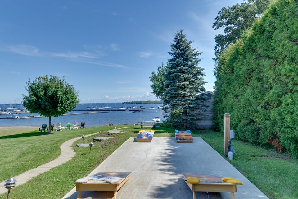 Fire Pit & Views! Lake Champlain Shoreline Stay House in Lake Champlain