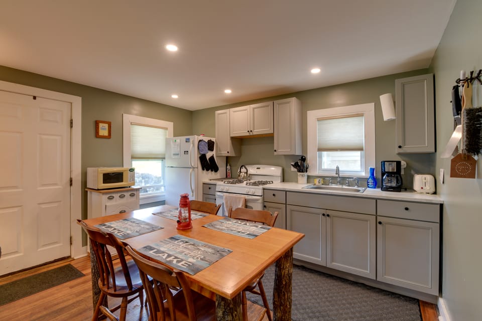 Lakefront Property with Beautiful Sunrises House in Lake Champlain
