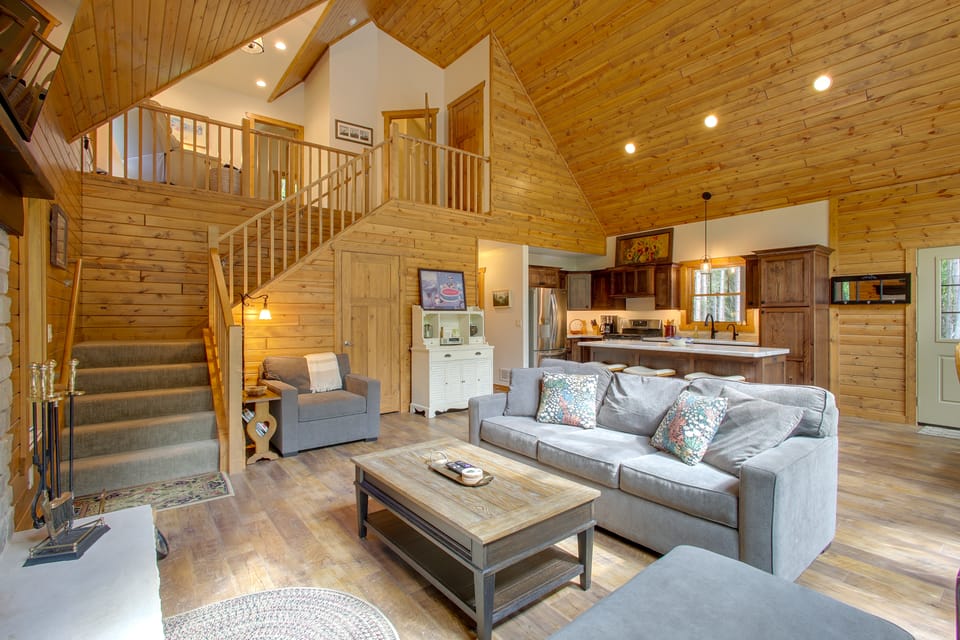 Fire Pit & On-Site Trails! Fish Creek A-Frame House in Door County