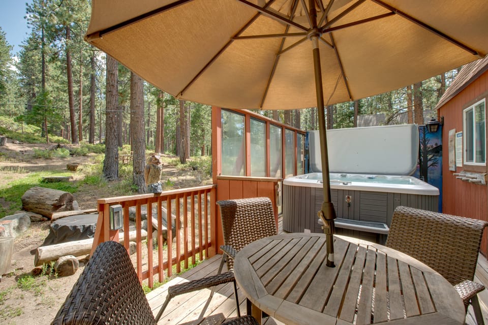 Near Heavenly & Lake Tahoe! Mountain Home, Hot Tub House in South Lake Tahoe