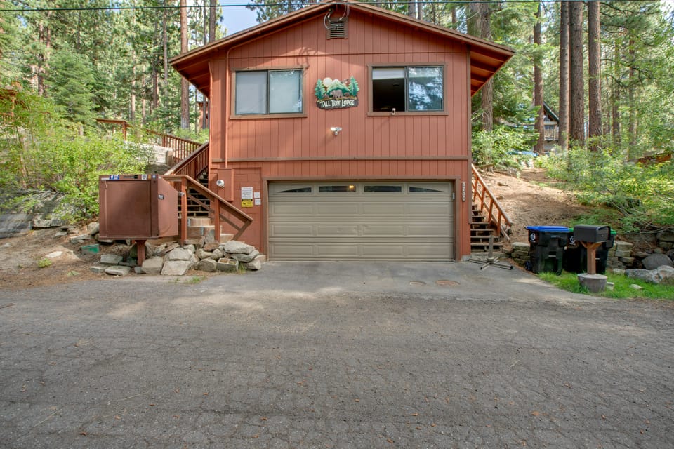 Near Heavenly & Lake Tahoe! Mountain Home, Hot Tub House in South Lake Tahoe