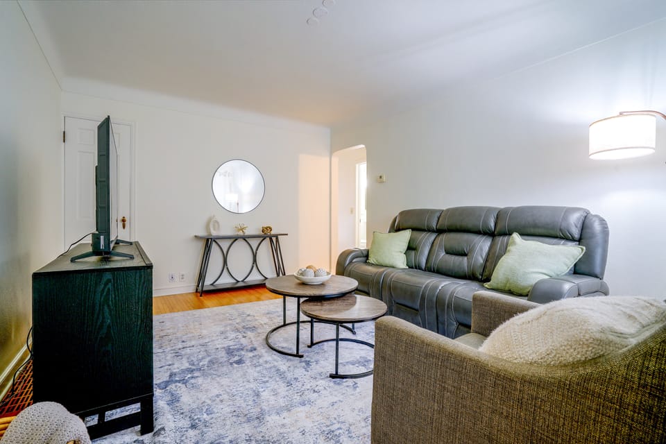 Extended Stay in Minneapolis! Shared Yard Apartment in Minneapolis