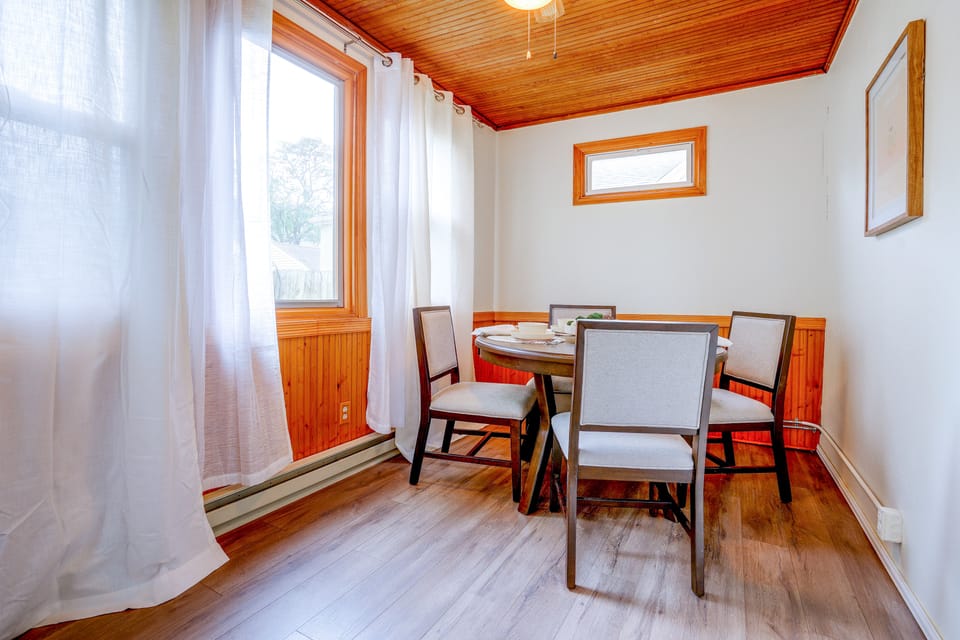 Extended Stay in Minneapolis! Shared Yard Apartment in Minneapolis