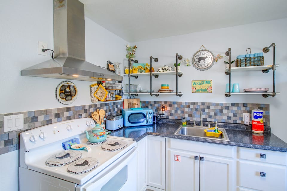 Corner Cottage - Just Minutes from the Water House in Aransas Pass