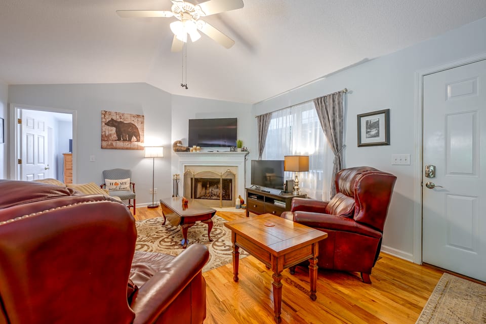 Ski & Hike! Cozy Sapphire Retreat House in North Carolina