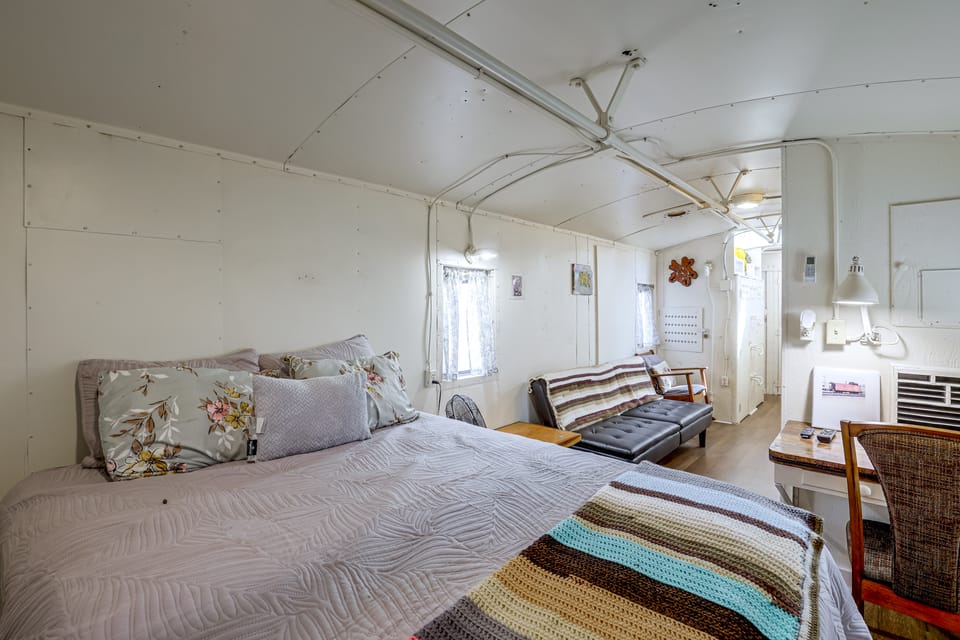 Converted Caboose on 50 Acres! Unique Naples Gem Apartment in Texas