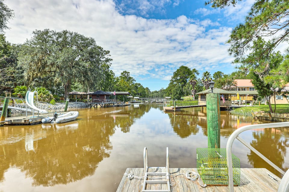 Fish & Hunt! Waterfront Home w/ Dock in Midway House in Georgia