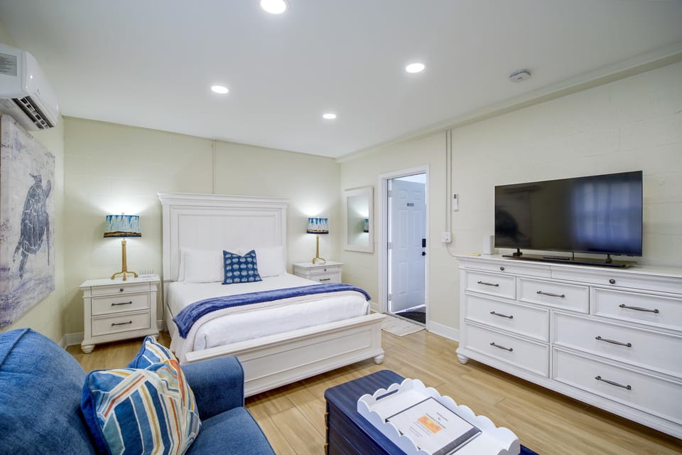 1/2 Mi to Ocean! 'Coastal Charm' Private Suite Apartment in Indian Harbour Beach