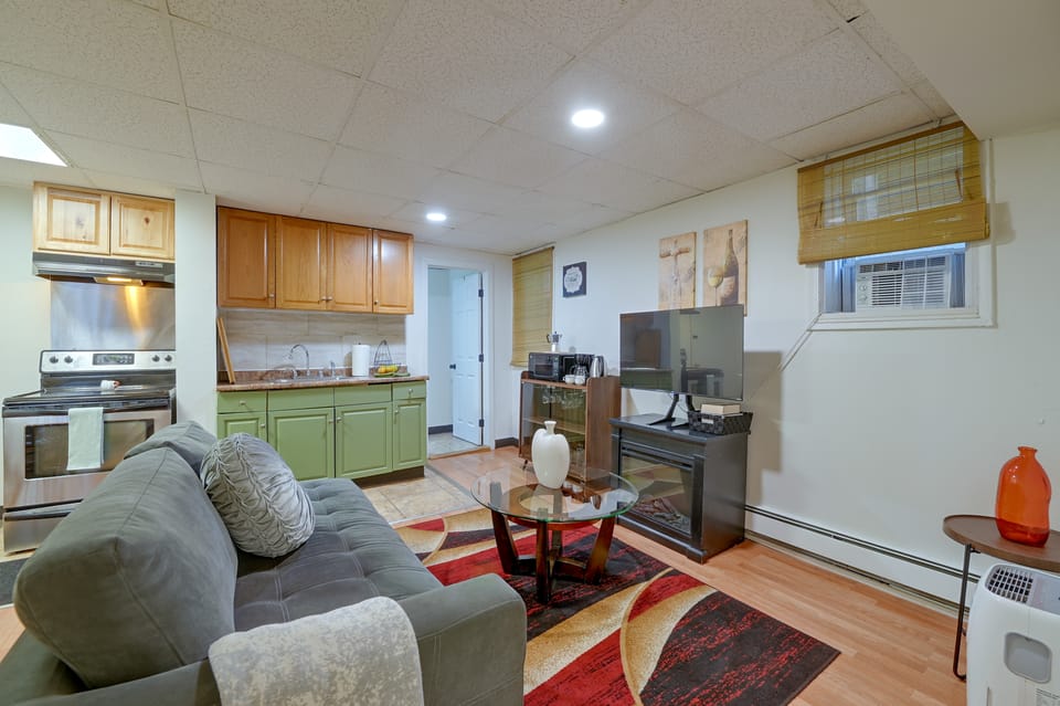 Dtwn Troy Unit w/ Workspace & Full Kitchen Apartment in Troy