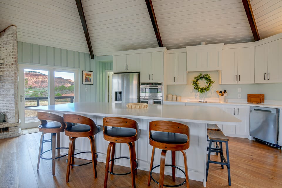 Red Rock Retreat in Kanab | Epic Views | Near Zion House in Kanab