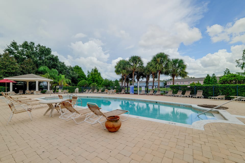 Resort Pool, Lanai! Family Retreat Near Disney Apartment in Kissimmee