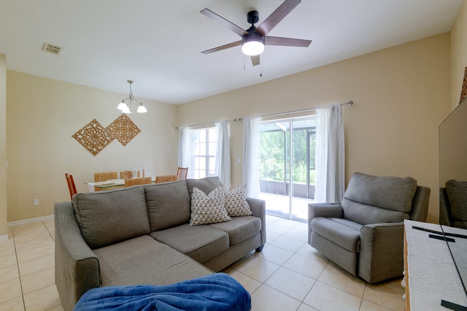 Resort Pool, Lanai! Family Retreat Near Disney Apartment in Kissimmee