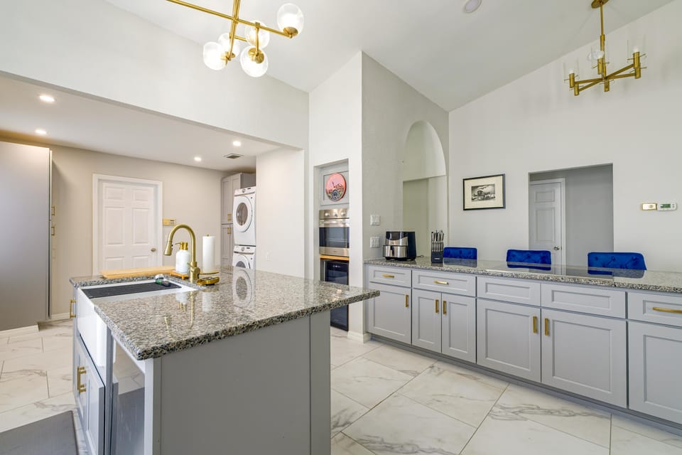 Golf + Poolside Days! Extended Spring Hill Getaway House in Spring Hill