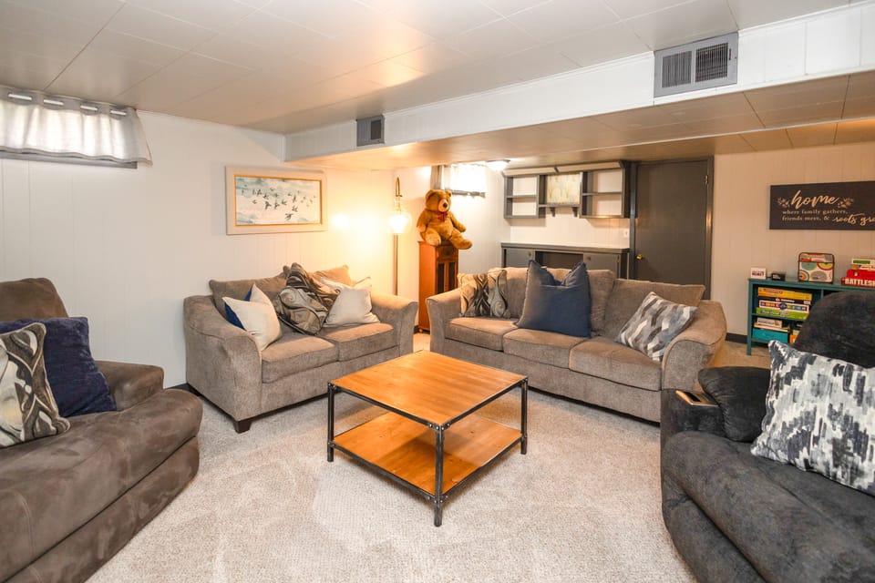 'The Blue Bird' in Columbus: Walk to Pawnee Park! House in Nebraska