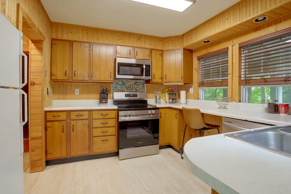 Treetop Perch! Retreat in Saranac Lake Village House in Upper Saranac Lake
