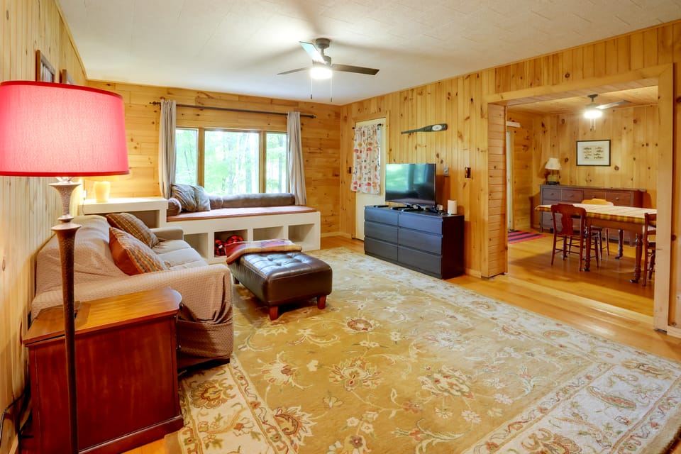 Treetop Perch! Retreat in Saranac Lake Village House in Upper Saranac Lake