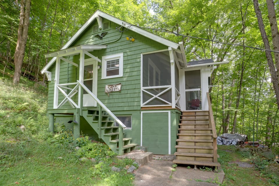 Treetop Perch! Retreat in Saranac Lake Village House in Upper Saranac Lake