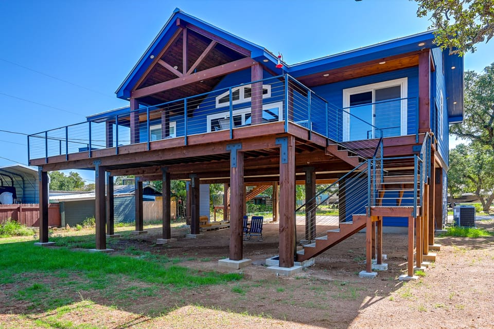 Lake-View Deck! Family Getaway, Bring Your Boat! House in Texas