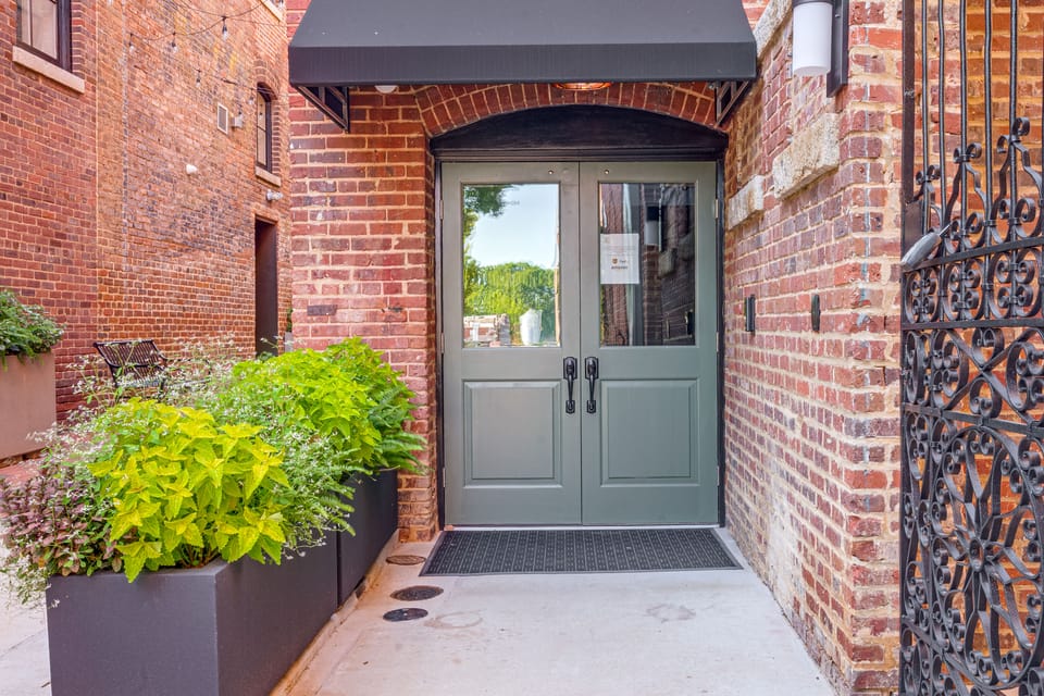 Main St Magic: Walkable Salisbury Condo! Apartment in Salisbury